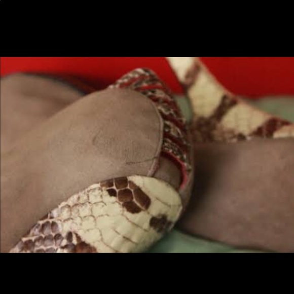 Charles Jourdan beige suede size 9.5 reptile print - Picture 4 of 8